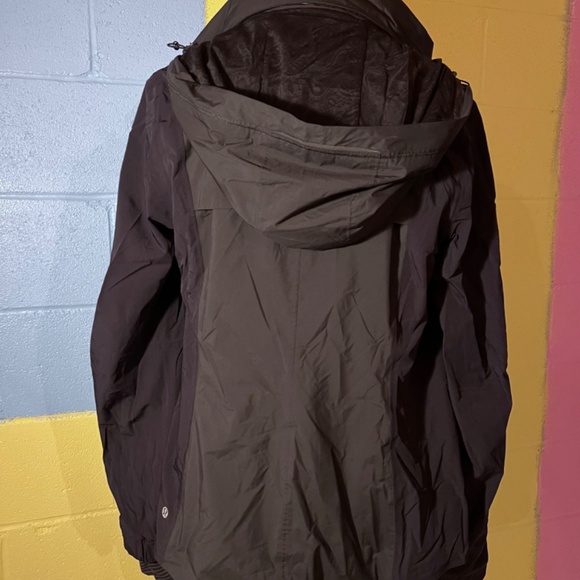 Lululemon Raindrop Jacket - Picture 7 of 10